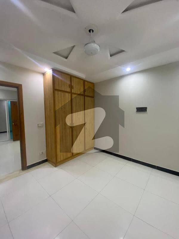 Avail Yourself A Great Prime Location 1250 Square Feet Flat In E-11