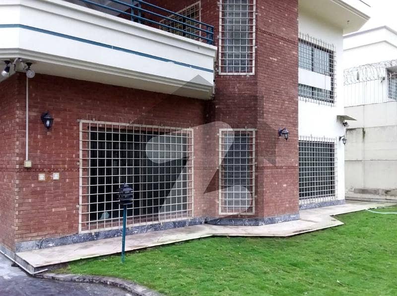Main Margalla Road CDA Transfer House For Sale