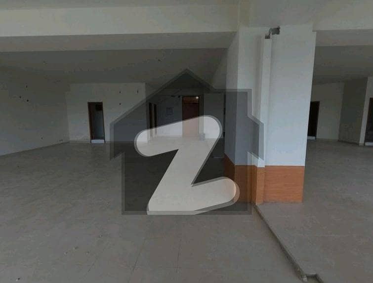 شاہراہِ فیصل کراچی میں 15 مرلہ دفتر 13.94 کروڑ میں برائے فروخت۔