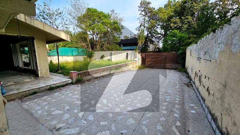 Prime Location Investor Rate Old House is for SALE