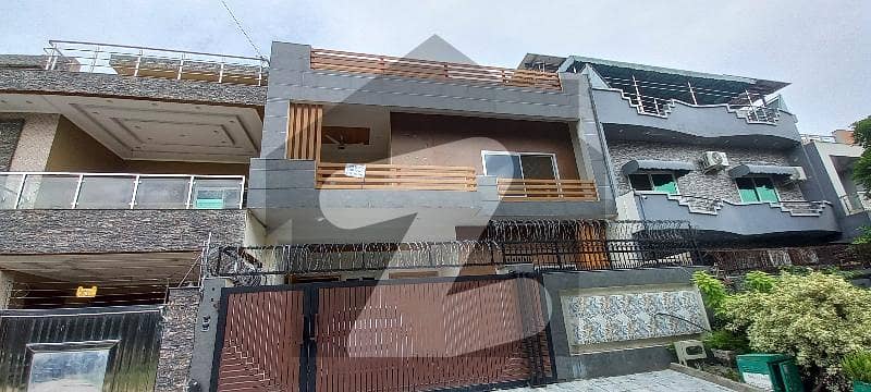 ایف ۔ 11 اسلام آباد میں 2 کمروں کا 10 مرلہ بالائی پورشن 1.5 لاکھ میں کرایہ پر دستیاب ہے۔