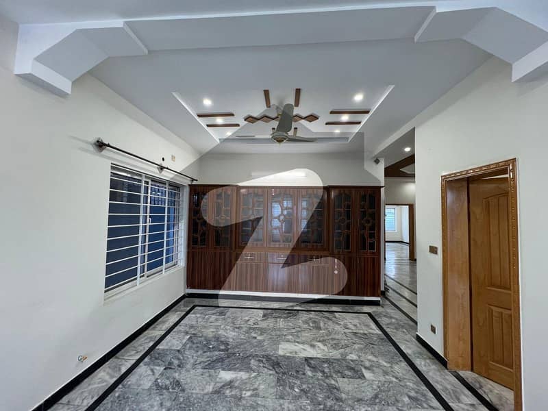 10 Marla 3 Bed Upper Portion For Rent