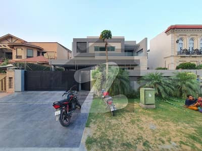 One Kanal Slightly Used Spacious Bungalow Very Close From Big Park And Main Boulevard