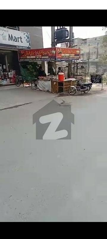 آرکیٹیکٹس انجنیئرز ۔ بلاک ڈی آرکیٹیکٹس انجنیئرز ہاؤسنگ سوسائٹی,لاہور میں 6 مرلہ دفتر 6.25 کروڑ میں برائے فروخت۔