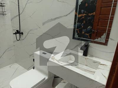 واپڈا سٹی ۔ بلاک کے واپڈا سٹی,فیصل آباد میں 6 کمروں کا 10 مرلہ مکان 3.7 کروڑ میں برائے فروخت۔
