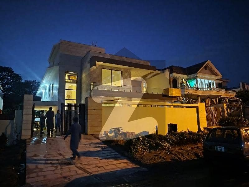 F-10/2 666 Sq. Yards Elegant House for Rent