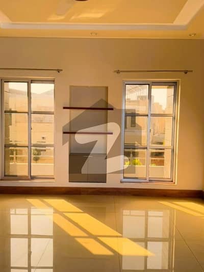 1 KANAL UPPER PORTION FOR RENT IN DHA PHASE 8 AIR AVENUE
