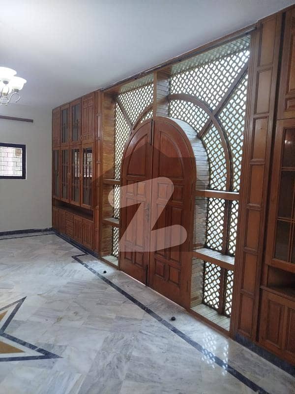 ایف ۔ 11 اسلام آباد میں 3 کمروں کا 1 کنال زیریں پورشن 1.7 لاکھ میں کرایہ پر دستیاب ہے۔