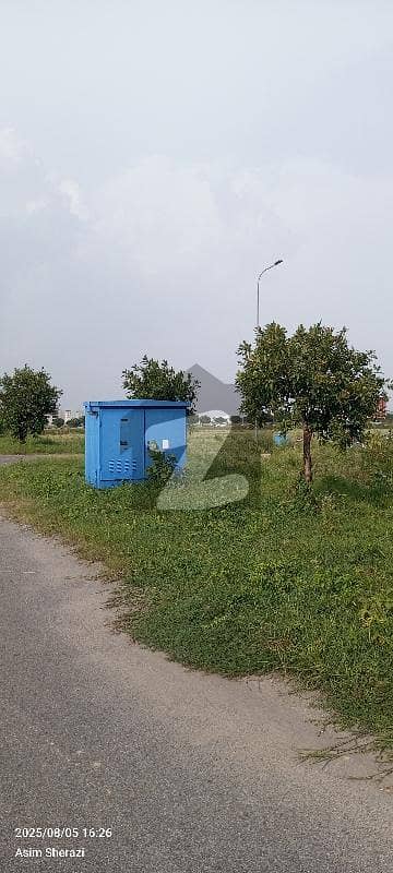 ڈی ایچ اے فیز 7 - سی سی اے 4 ڈی ایچ اے فیز 7,ڈیفنس (ڈی ایچ اے),لاہور میں 8 مرلہ کمرشل پلاٹ 5.0 کروڑ میں برائے فروخت۔