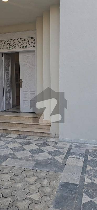 ایف ۔ 11/3 ایف ۔ 11,اسلام آباد میں 7 کمروں کا 1 کنال مکان 5.3 لاکھ میں کرایہ پر دستیاب ہے۔