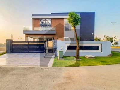 One Kanal Beautiful Spacious Bungalow Walking Distance From McDonalds And Big Park