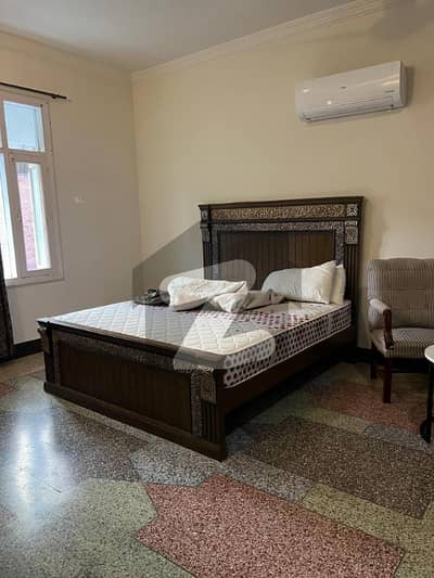 ایف ۔ 8/3 ایف ۔ 8,اسلام آباد میں 9 کمروں کا 1 کنال مکان 10.0 لاکھ میں کرایہ پر دستیاب ہے۔
