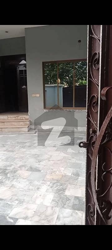 محافظ ٹاؤن فیز 1 محافظ ٹاؤن,لاہور میں 3 کمروں کا 1 کنال زیریں پورشن 85.0 ہزار میں کرایہ پر دستیاب ہے۔ محافظ ٹاؤن فیز 1 محافظ ٹاؤن,لاہور میں 3 کمروں کا 1 کنال زیریں پورشن 85.0 ہزار میں کرایہ پر دستیاب ہے۔