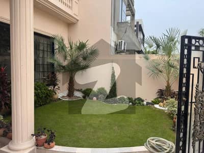 10 mrla cornr plot for sale in beacon house society, hot location near to main boleverd and park