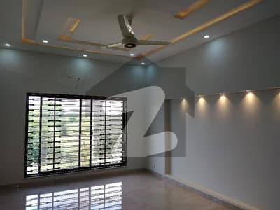 House In Punjab Coop Housing Society Sized 10 Marla Is Available