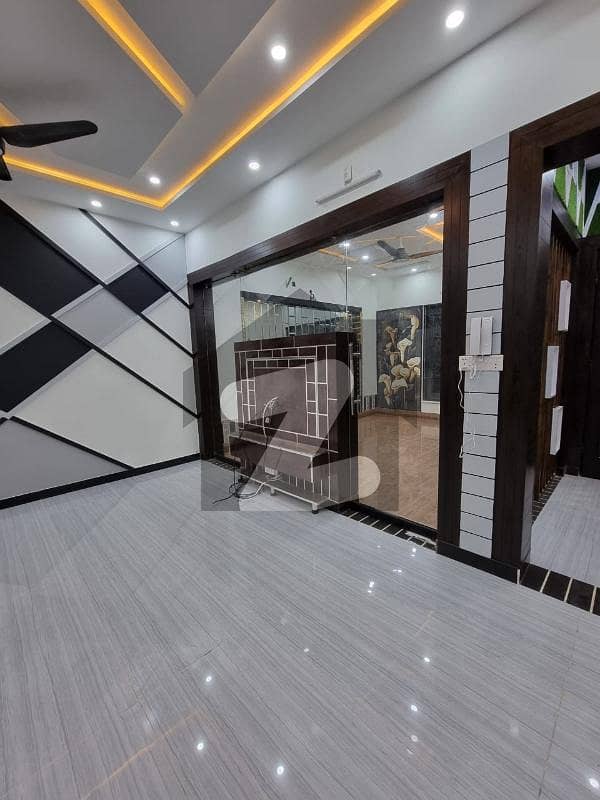 10 MARLA NEW HOUSE AVAILABLE FOR RENT