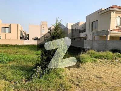 ڈی ایچ اے فیز 8 - بلاک ڈبلیو فیز 8,ڈیفنس (ڈی ایچ اے),لاہور میں 2 کنال رہائشی پلاٹ 14.5 کروڑ میں برائے فروخت۔
