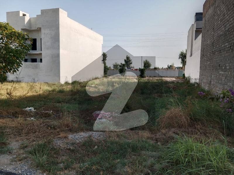 گرین ایکڑز ٹاؤن مردان میں 5 مرلہ رہائشی پلاٹ 78.0 لاکھ میں برائے فروخت۔ گرین ایکڑز ٹاؤن مردان میں 5 مرلہ رہائشی پلاٹ 78.0 لاکھ میں برائے فروخت۔