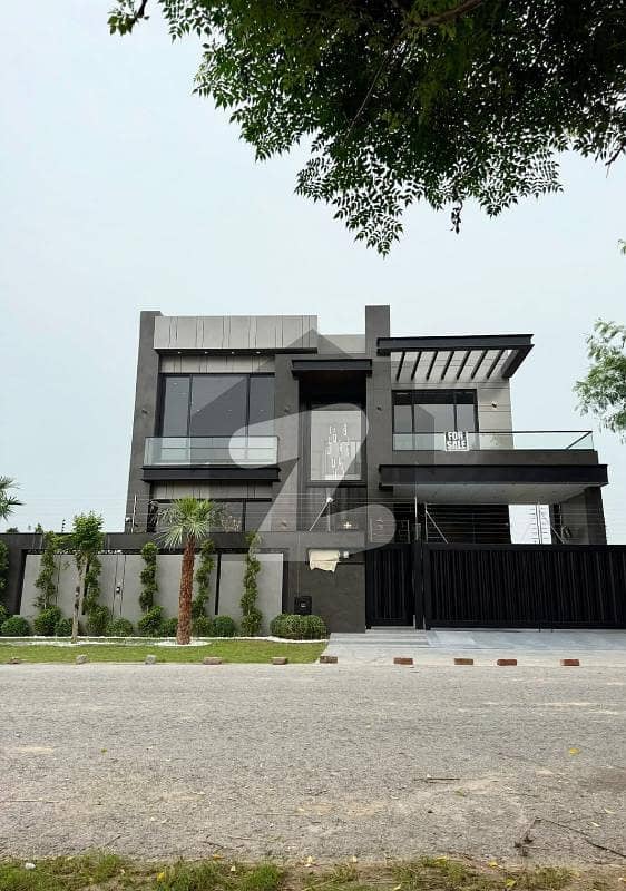 Phase 7 | 5-Bedroom House for Sale