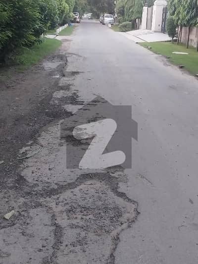 سی ایم اے کالونی کینٹ,لاہور میں 1 کنال رہائشی پلاٹ 16.5 کروڑ میں برائے فروخت۔