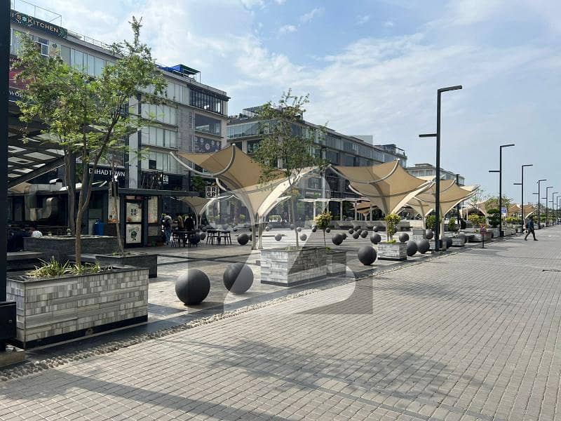 08-Marla Full Plaza Facing Courtyard available for rent