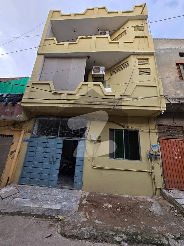 کینال ویو لاہور میں 7 کمروں کا 6 مرلہ مکان 2.4 کروڑ میں برائے فروخت۔