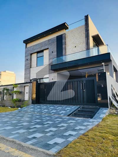 10-MARLA MODERN HOUSE FOR SALE