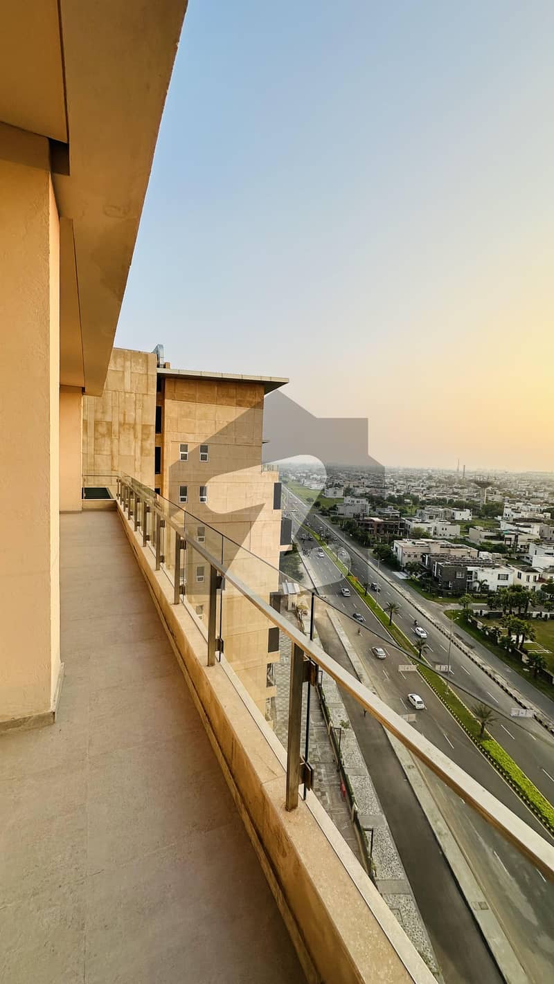 2 bed Facing main boulevard Apartment For rent In very reasonable Price