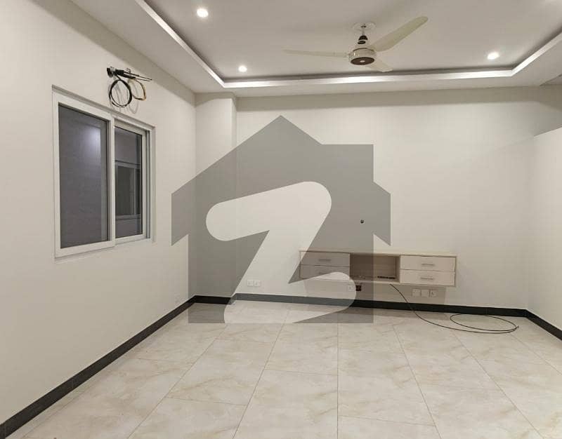 House Sized 8 Marla Available In G-13 House Sized 8 Marla Available In G-13