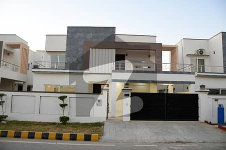 فالکن کمپلیکس نیوملیر ملیر,کراچی میں 5 کمروں کا 1 کنال مکان 11.55 کروڑ میں برائے فروخت۔