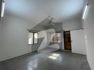 10 Marla 3 Bedroom Modern Apartment With Spectacular View Available For Sale In Askari 11, Lahore