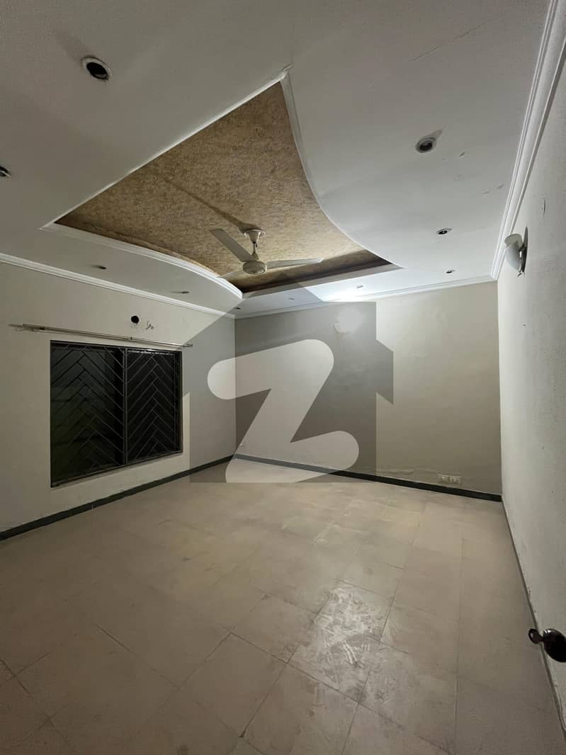 10 MARLA 4 BEDROOM HOUSE IS AVAILABLE FOR RENT