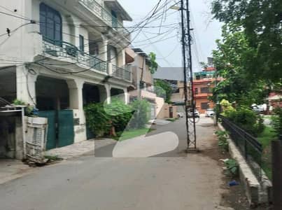 Your Ideal Facing Park 12 Marla House Has Just Become Available In Gulberg 3 - Block A3