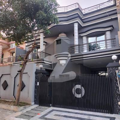 10 Marla Double Storey House For Sale In Mustafa Town (Professor Quota)