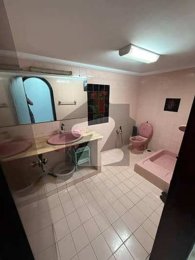 2 UNIT BUNGLOW FOR SALE 6 BEDROOM DDL SOLID CONSTRUCTION OWNER BUILT IN DHA PH 7