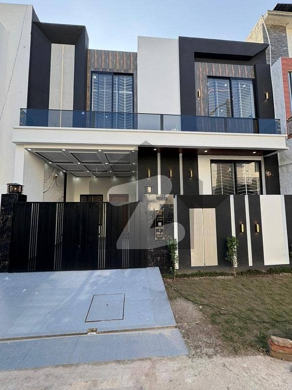 الرزاق گارڈن ساہیوال میں 4 کمروں کا 5 مرلہ مکان 1.75 کروڑ میں برائے فروخت۔
