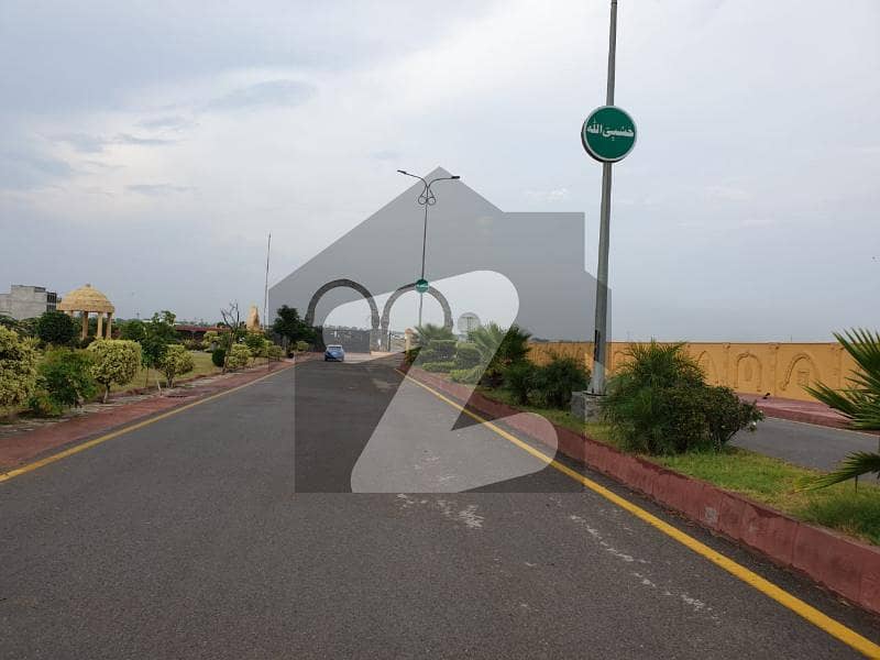 Prime location Park Face Corner plot (30x60) Prime location Park Face Corner plot (30x60)