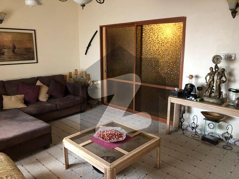 Gulshan Iqbal Block 14, Apartment for Sale.