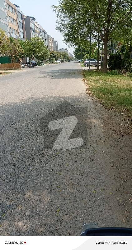 Prime location 1 kanal plot for sale