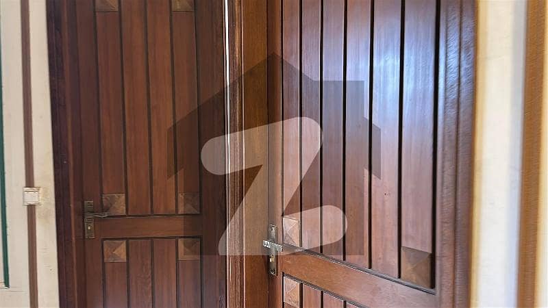 500 Yards Bungalow for Sale commercial facing