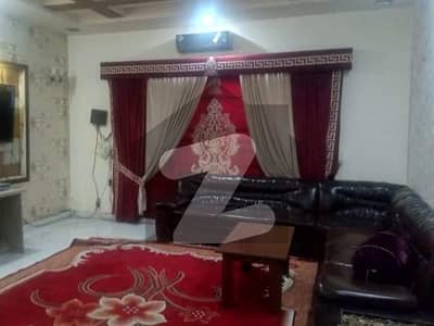 ڈی ایچ اے فیز 4 ڈیفنس (ڈی ایچ اے),لاہور میں 5 کمروں کا 1 کنال مکان 2.4 لاکھ میں کرایہ پر دستیاب ہے۔