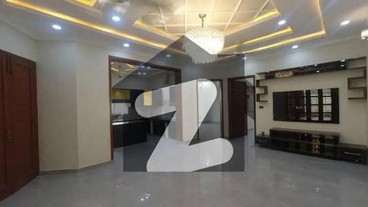 کینال گارڈن لاہور میں 6 کمروں کا 10 مرلہ مکان 1.3 لاکھ میں کرایہ پر دستیاب ہے۔