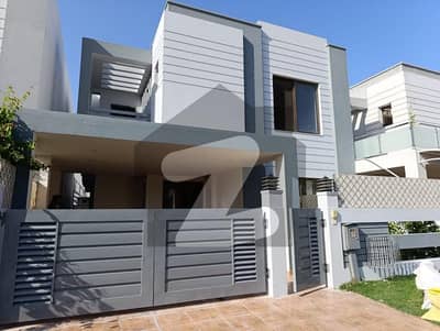 Lavish 9 Marla Villa with modern architecture, green belt frontage, spacious parking, direct access to mosque, and all world-class amenities offering the perfect lifestyle of comfort and elegance. 