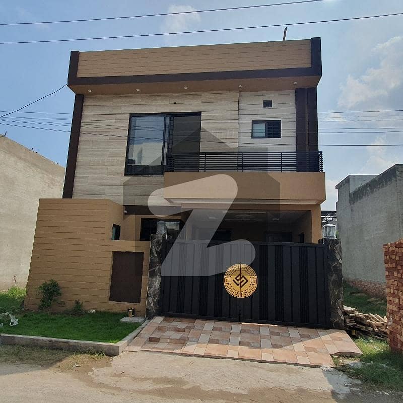 یو ای ٹی ہاؤسنگ سوسائٹی لاہور میں 4 کمروں کا 5 مرلہ مکان 2.1 کروڑ میں برائے فروخت۔