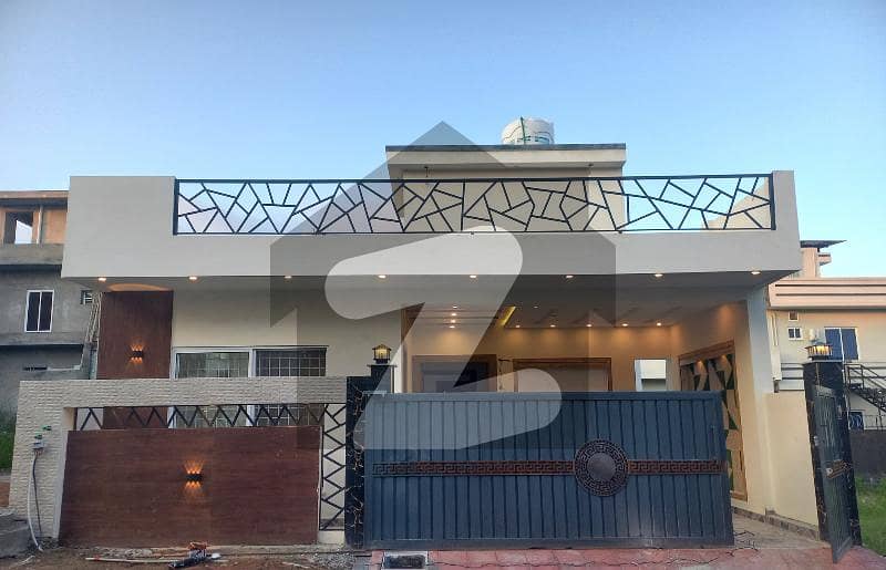 جناح گارڈنز ایف ای سی ایچ ایس,اسلام آباد میں 2 کمروں کا 7 مرلہ مکان 2.4 کروڑ میں برائے فروخت۔ جناح گارڈنز ایف ای سی ایچ ایس,اسلام آباد میں 2 کمروں کا 7 مرلہ مکان 2.4 کروڑ میں برائے فروخت۔
