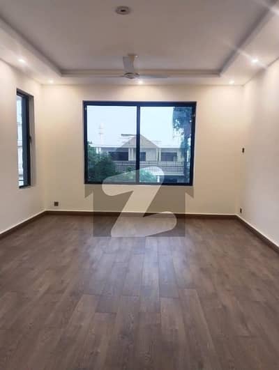 ایف ۔ 10 اسلام آباد میں 8 کمروں کا 1 کنال مکان 7.0 لاکھ میں کرایہ پر دستیاب ہے۔