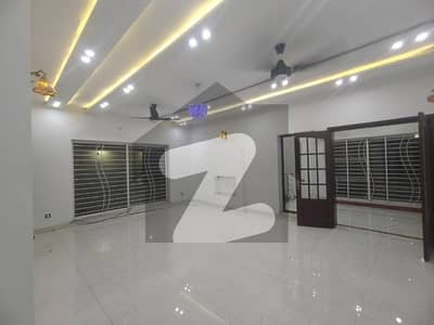 10 Marla house for Rent in Phase 4 DHA