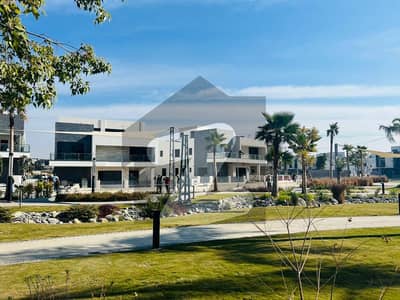 Limited Opportunity 10 Marla Park facing Villa on Installments