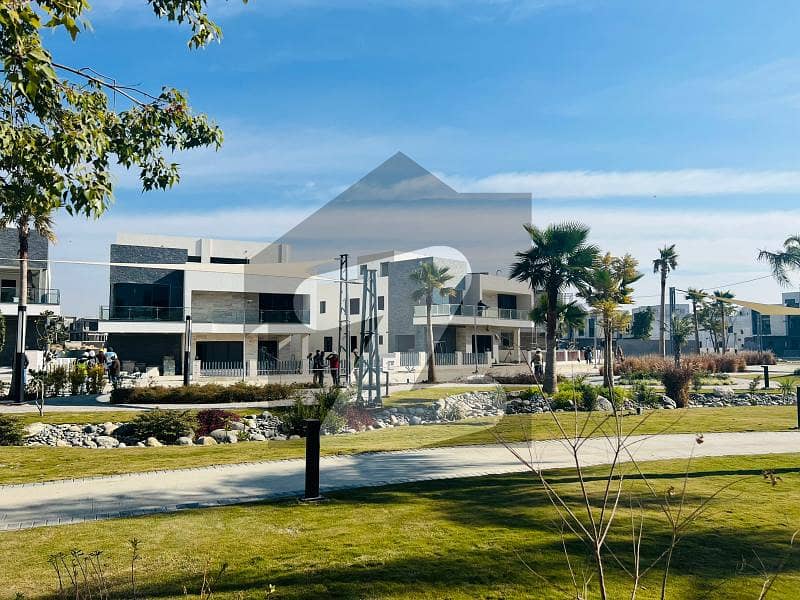 Limited Opportunity 10 Marla Park facing Villa on Installments