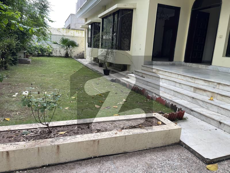 F-10 Full House 6 Bedroom Near Park Market Available